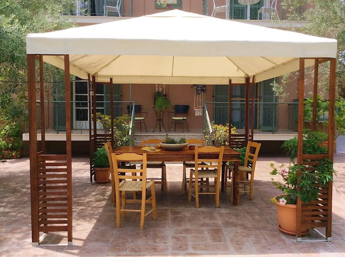 Kefalonia Apartments - Marias Studios - 2 Bedroom Apartment In Orchard, Spartia Grèce