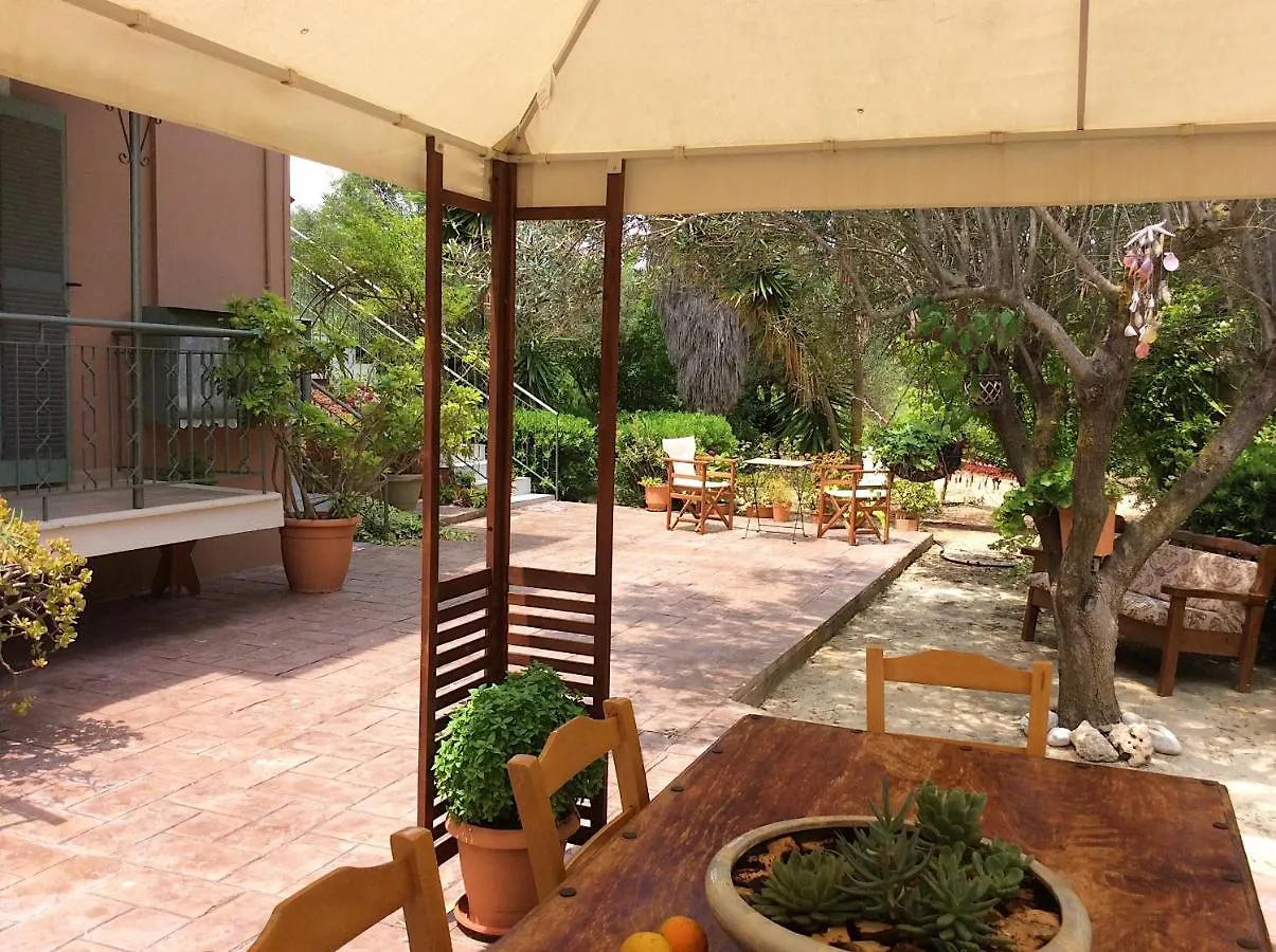 Kefalonia Apartments - Marias Studios - 2 Bedroom Apartment In Orchard, Spartia