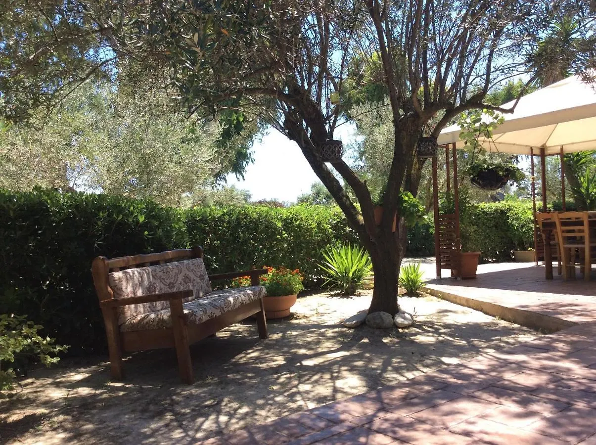 Kefalonia Apartments - Marias Studios - 2 Bedroom Apartment In Orchard, Spartia